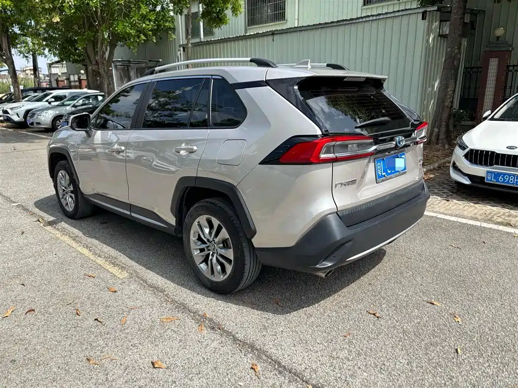 Toyota Wildlander 2022 — фото 10