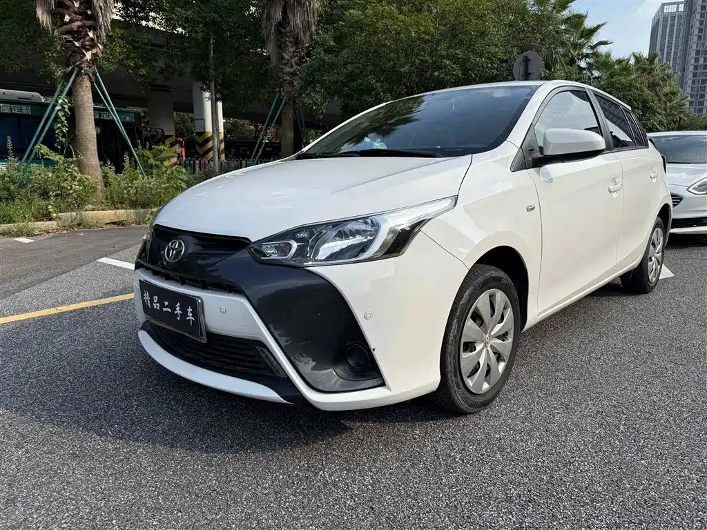 Toyota Yaris L 2021