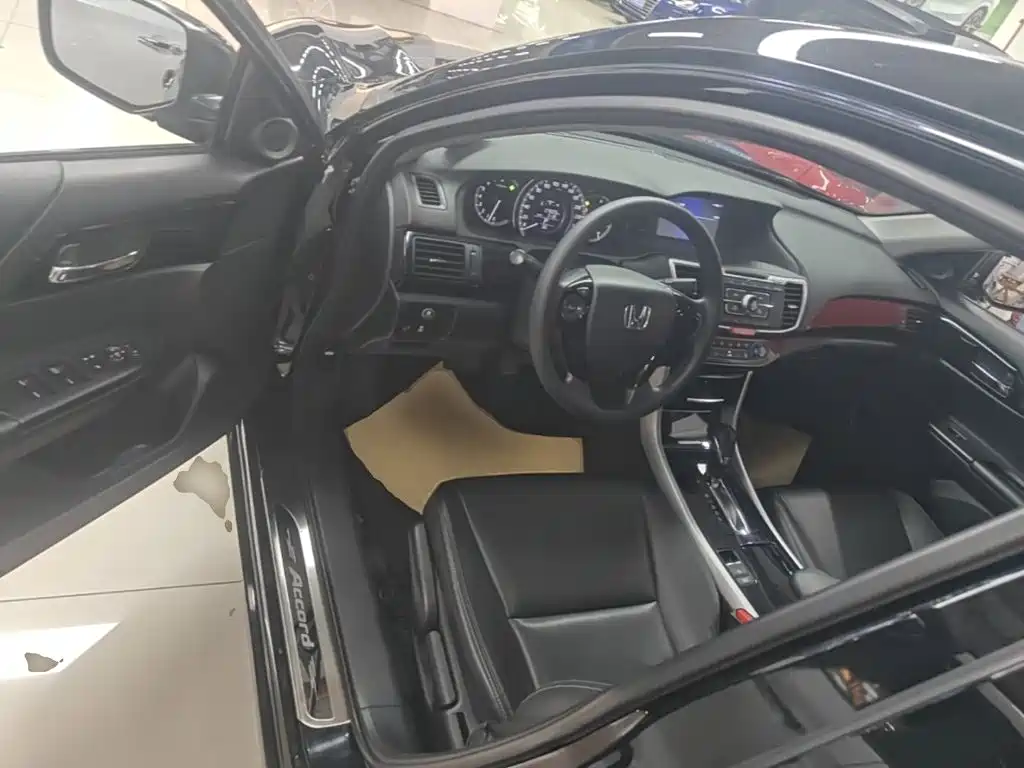 Honda Accord 2018 — фото 12