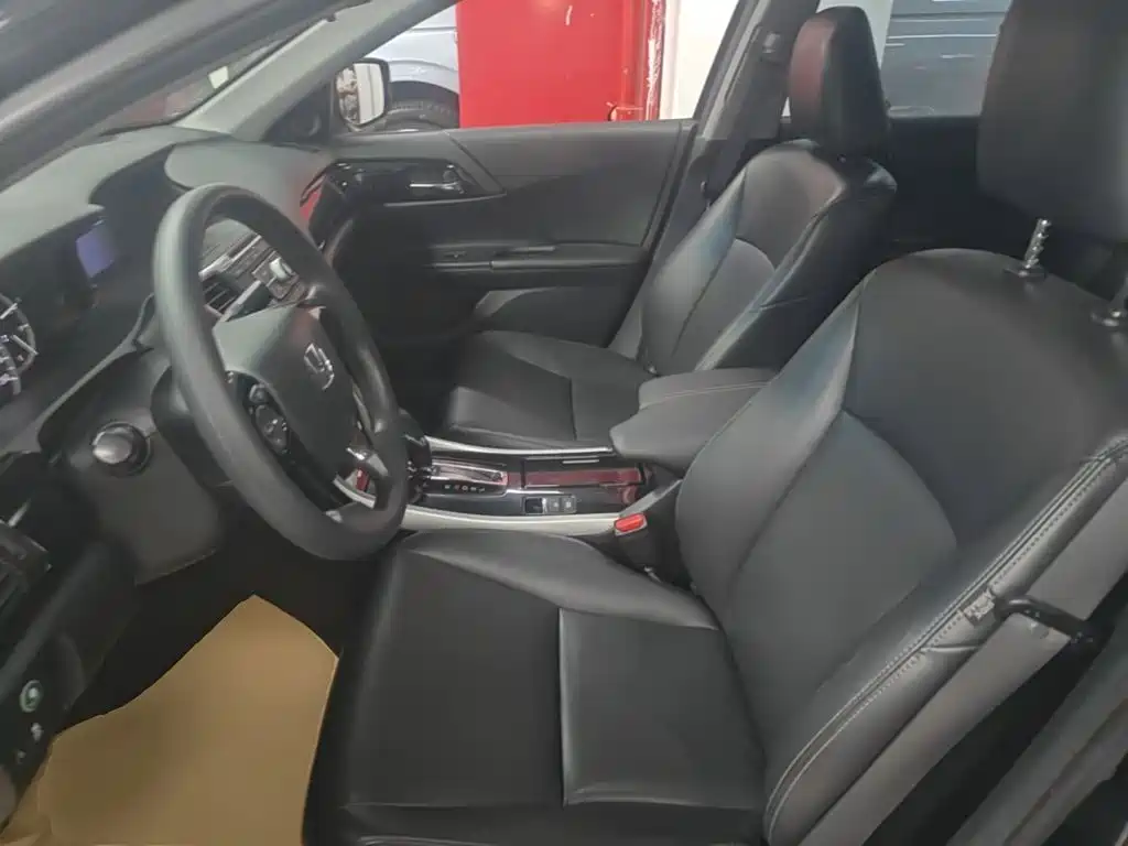 Honda Accord 2018 — фото 11