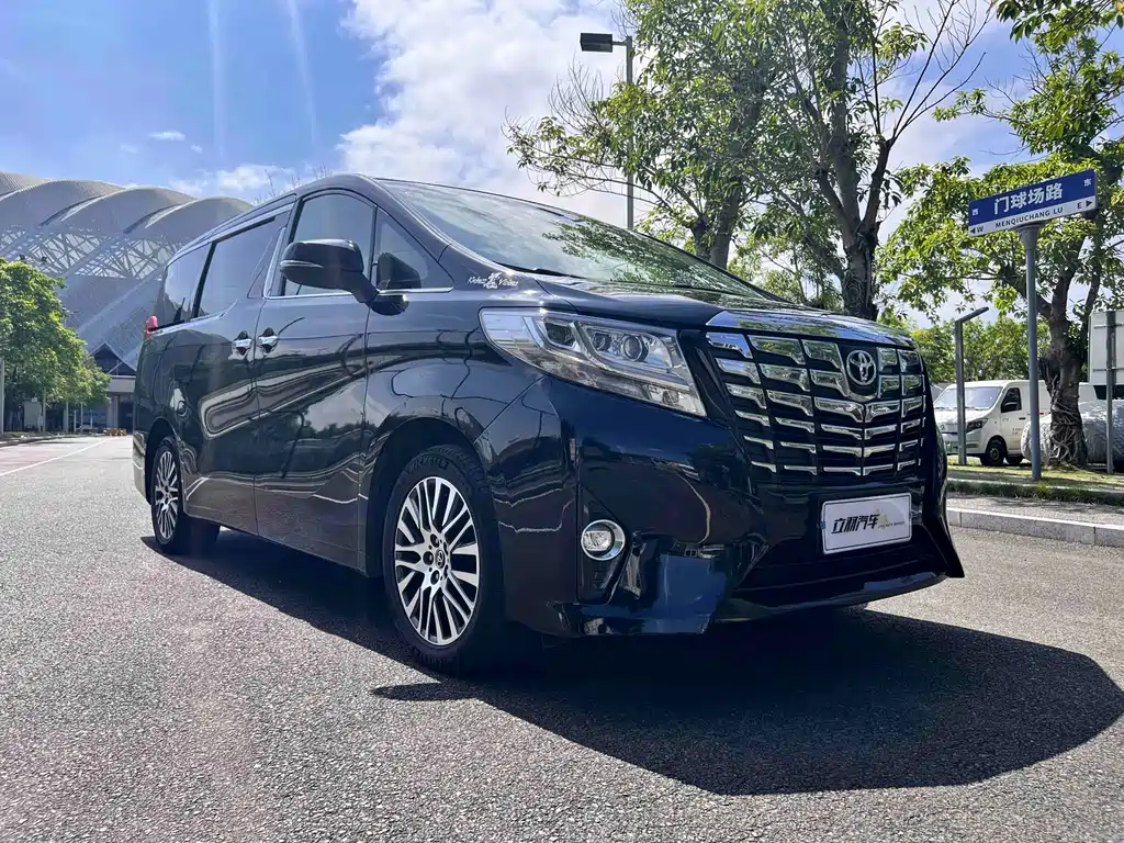 Toyota Alphard 2017 — фото 3