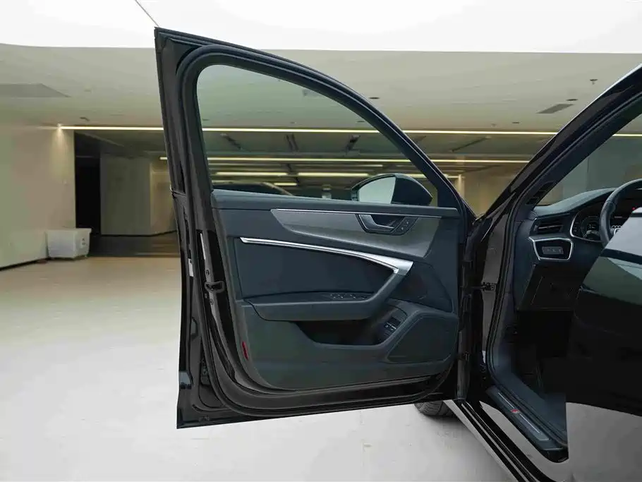 Audi A6L New Energy 2022 — фото 16
