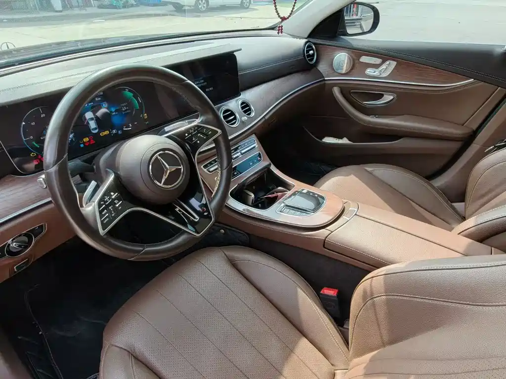 Mercedes-Benz E-Class 2022 — фото 4