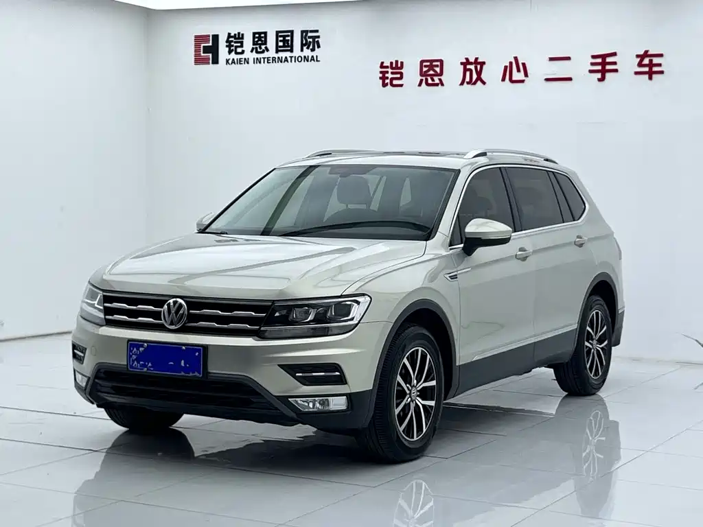 Volkswagen Tiguan L 2017 — фото 1