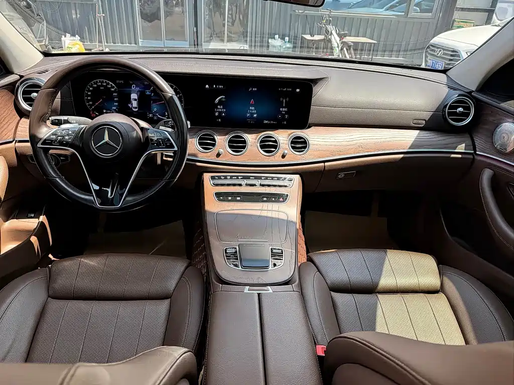 Mercedes-Benz E-Class 2021 — фото 16