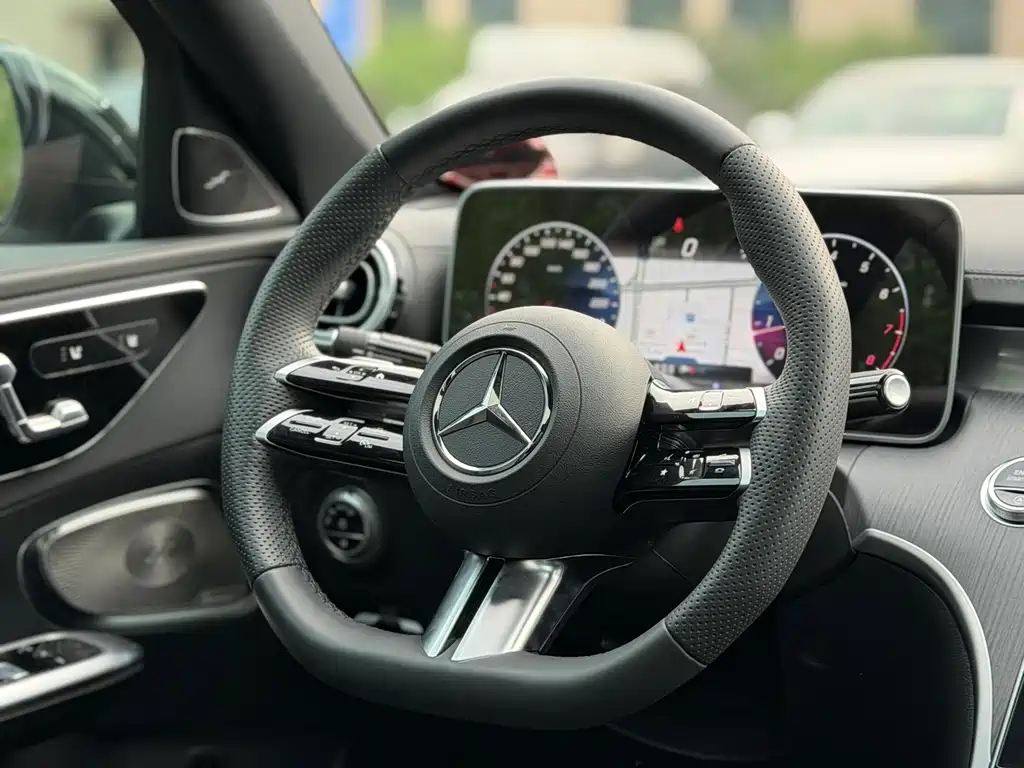 Mercedes-Benz C-Class 2024 — фото 15