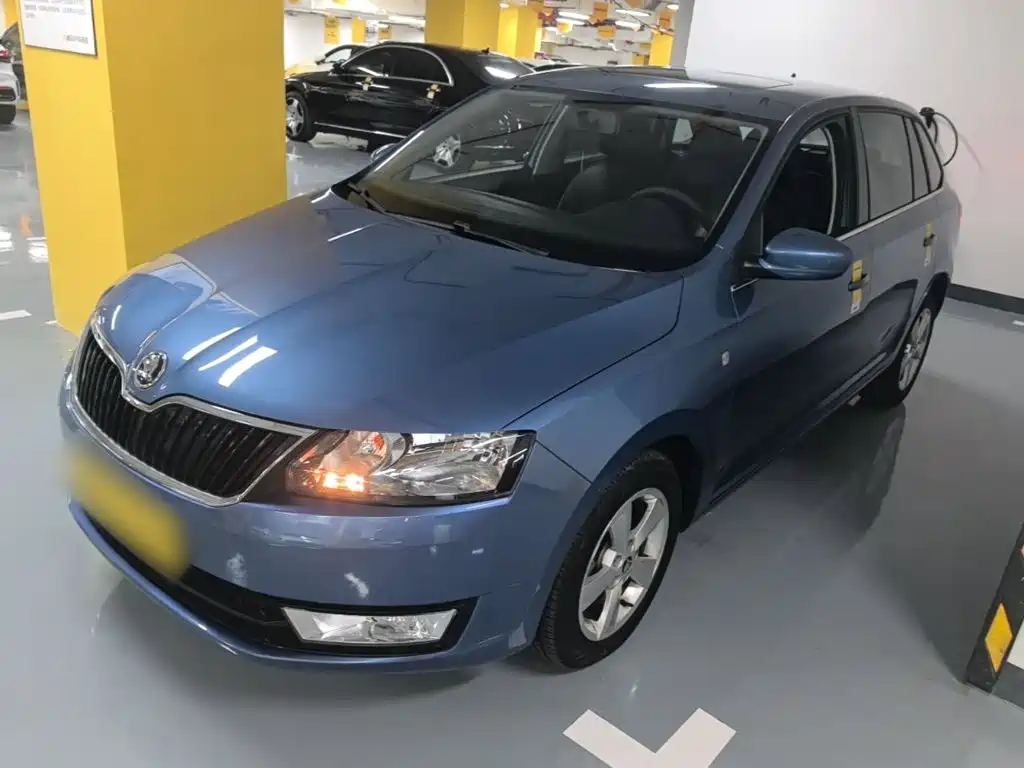 Skoda Rapid Spaceback 2016 — фото 1