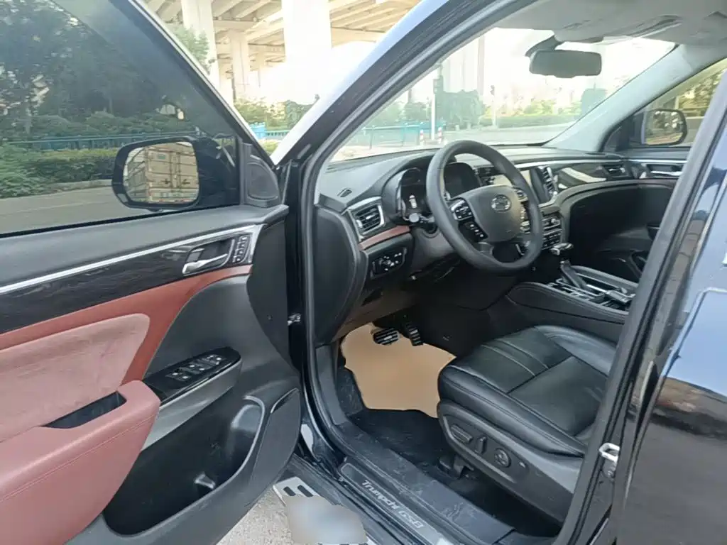 GAC Trumpchi GS8 2018 — фото 16