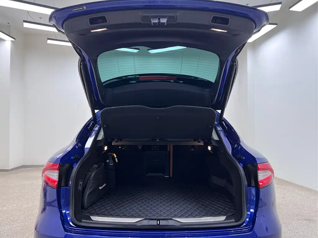 Maserati Levante 2019 — фото 38