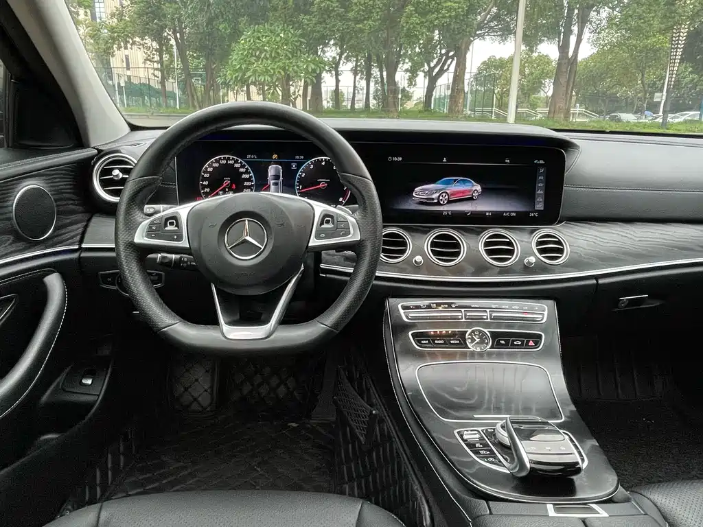 Mercedes-Benz E-Class 2018 — фото 19
