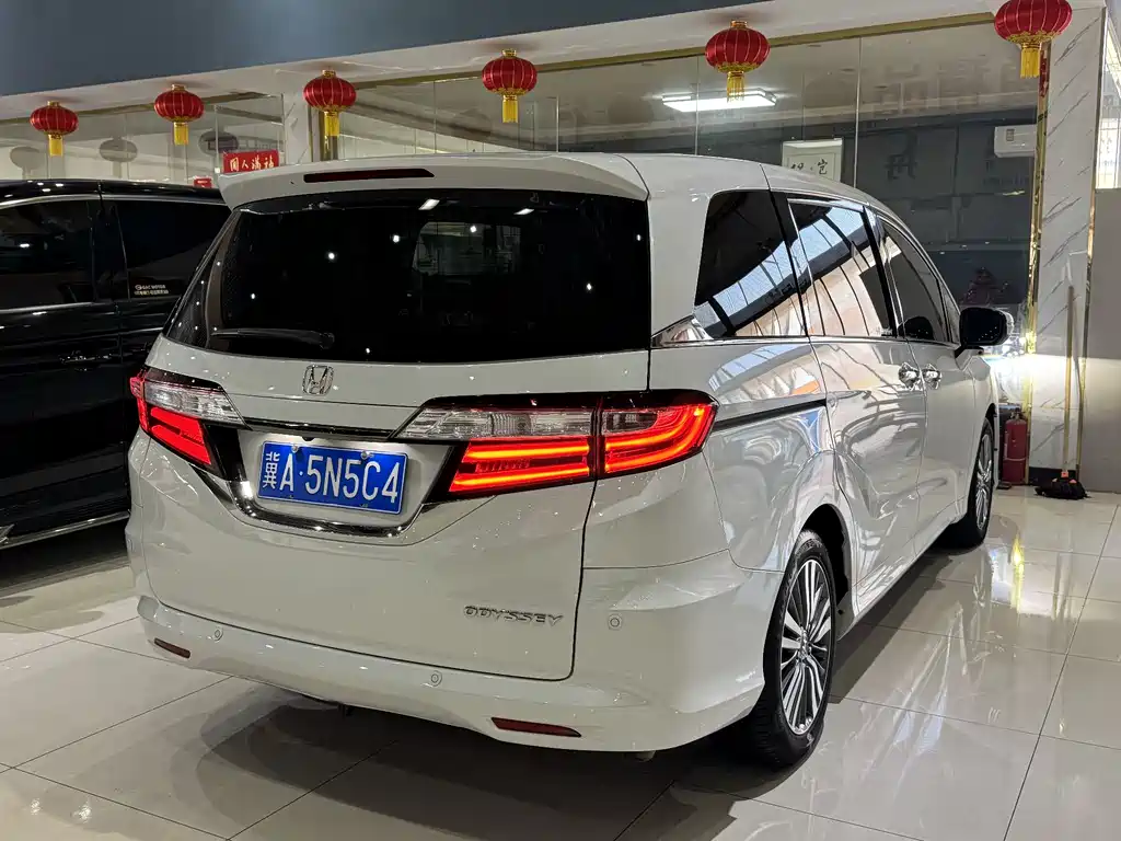 Honda Odyssey 2018 — фото 10