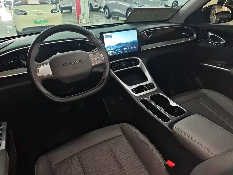 Geely Galaxy Starwish 2025 — фото 12