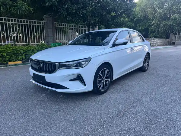 Geely Emgrand 2022