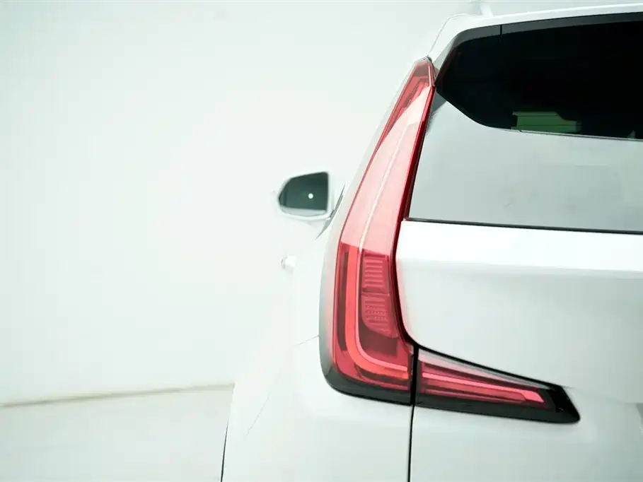 Cadillac XT4 2022 — фото 14