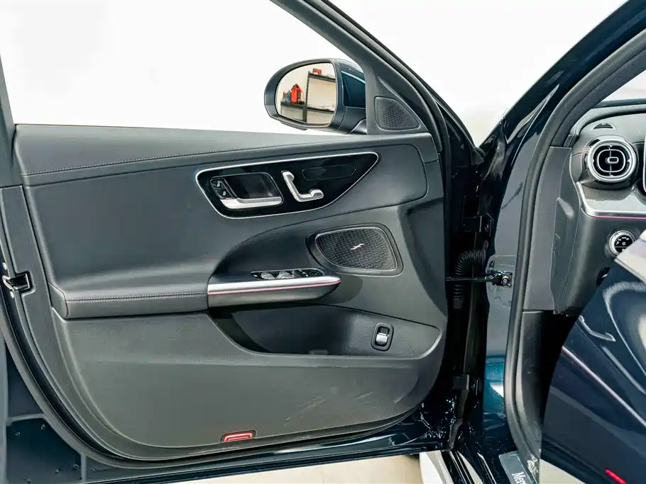 Mercedes-Benz C-Class 2024 — фото 12