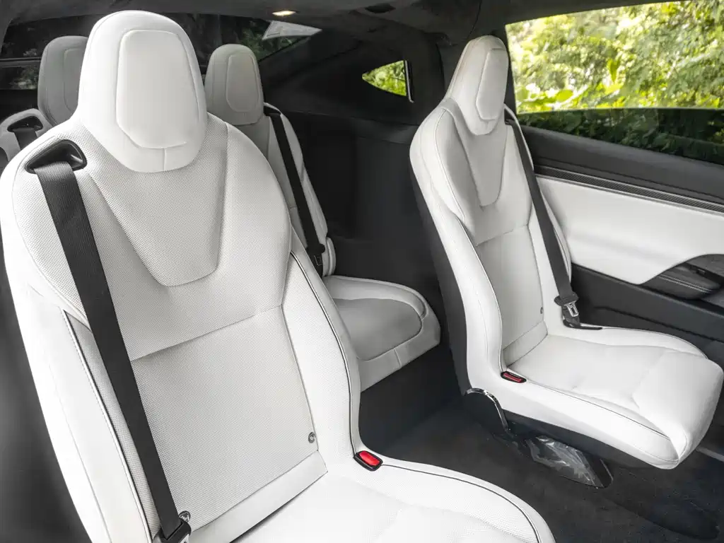 Tesla Model X 2023 — фото 16