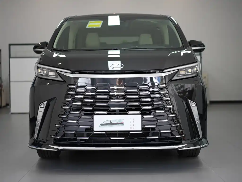Lexus LM