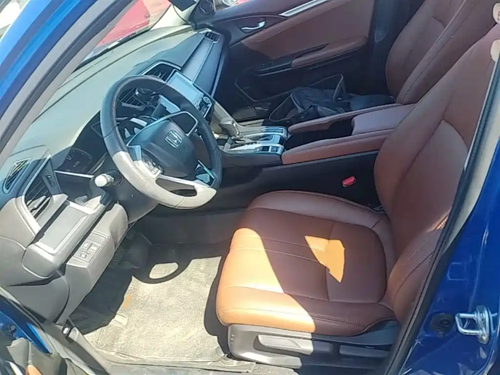 Honda Civic 2018 — фото 15