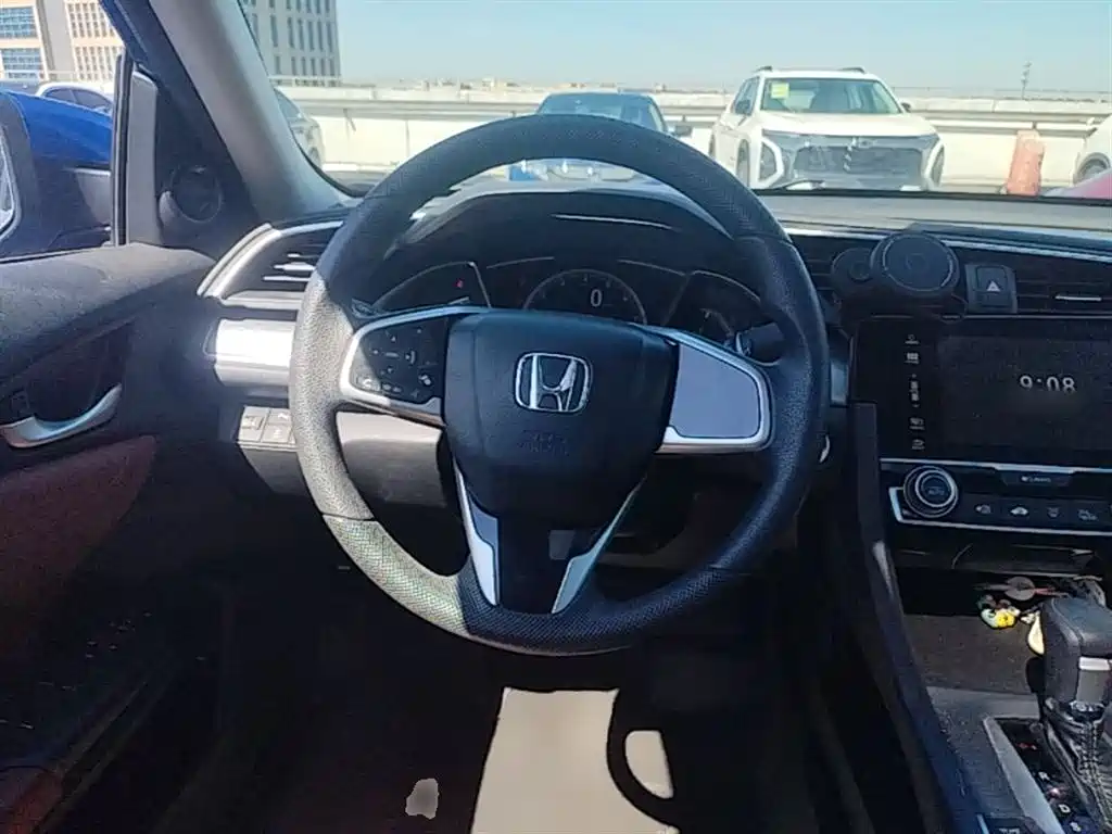 Honda Civic 2018 — фото 11