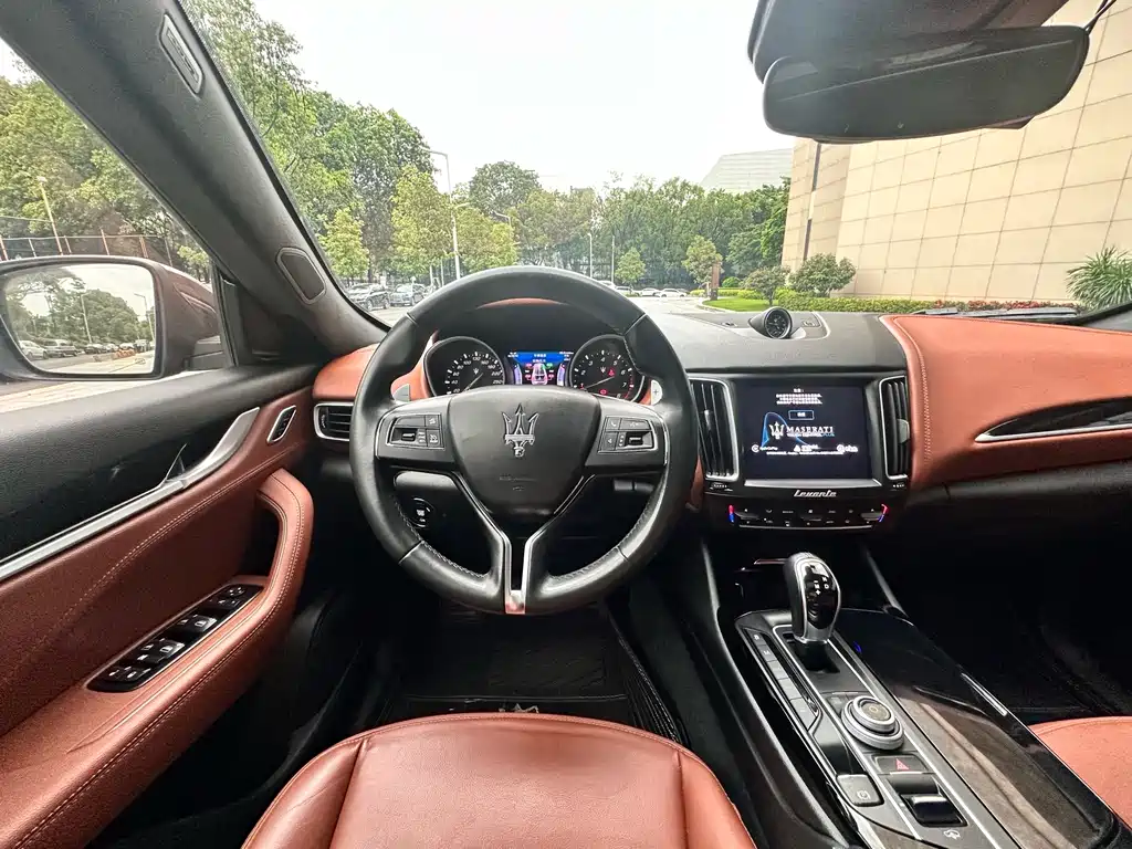 Maserati Levante 2018 — фото 16