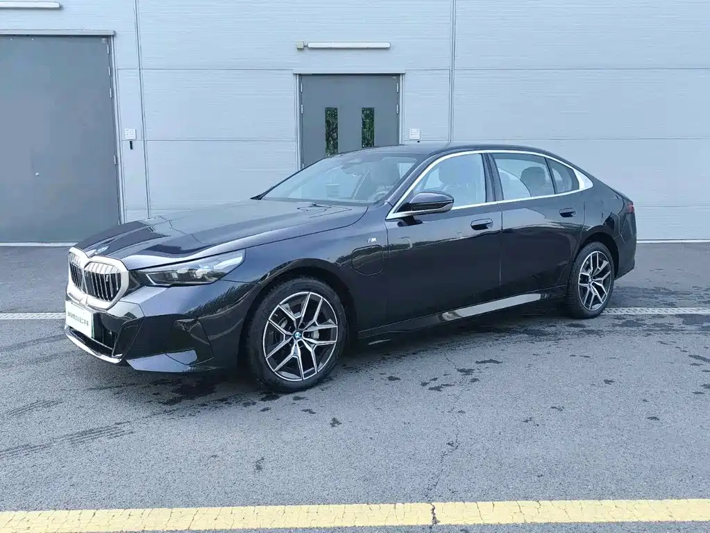 BMW i5 2025 — фото 1