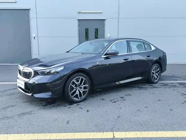BMW i5 2025