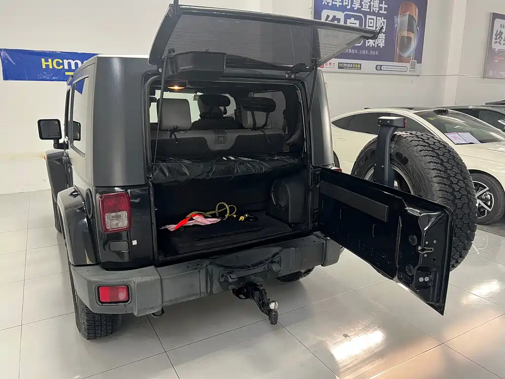 Jeep Wrangler 2010 — фото 19
