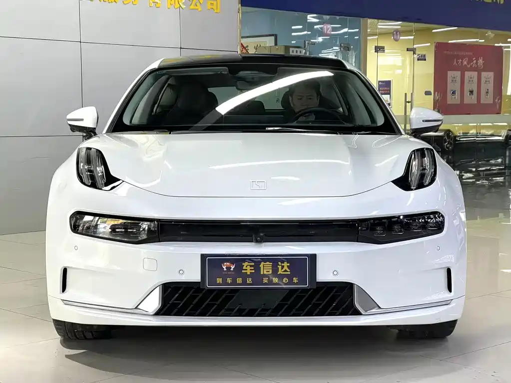 Zeekr 001 2023