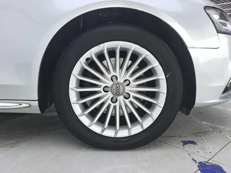 Audi A4L 2016