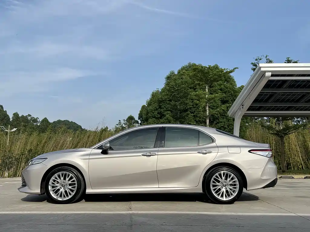 Toyota Camry 2020 — фото 7