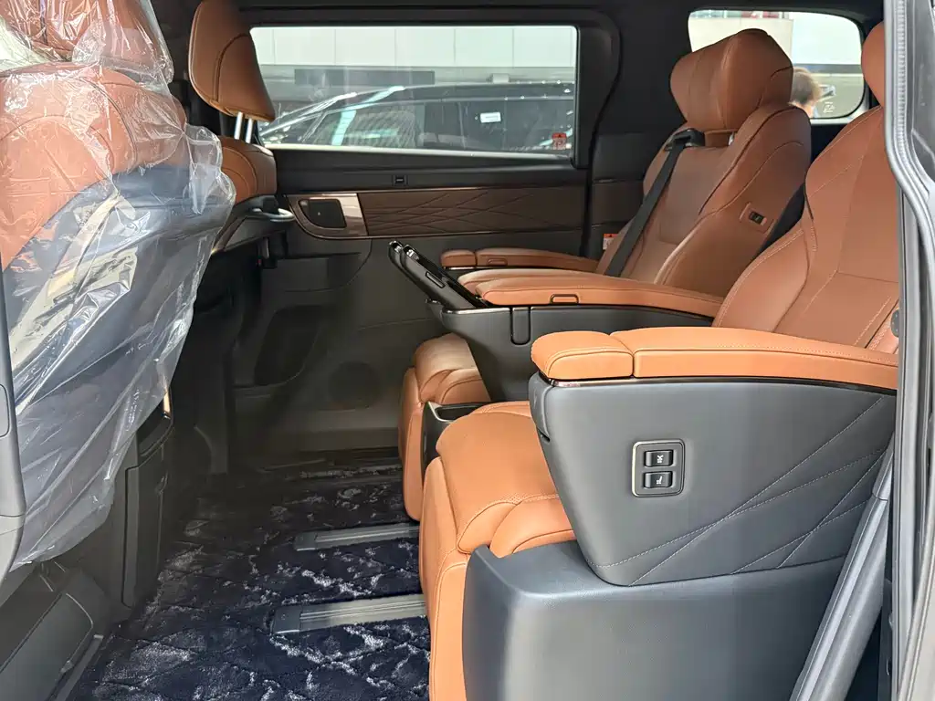 Toyota Alphard — фото 13