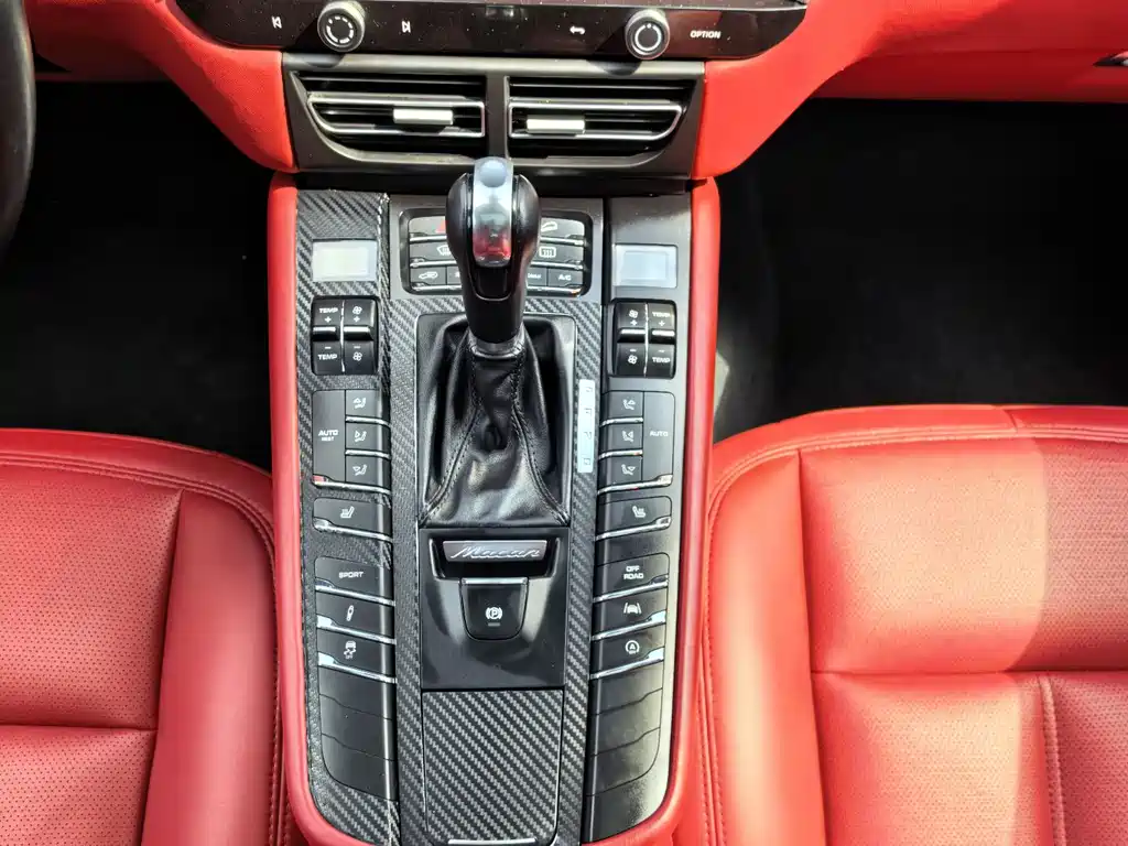 Porsche Macan 2017 — фото 10