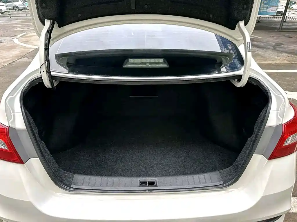 Nissan Sylphy 2018 — фото 18