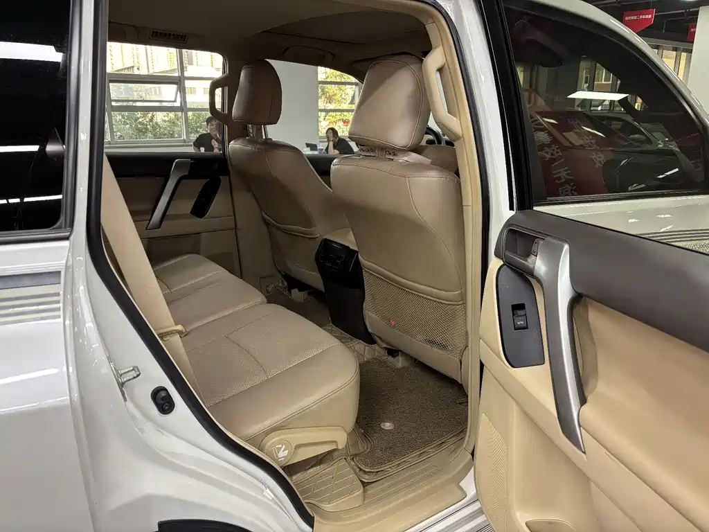 Toyota Prado 2016 — фото 12