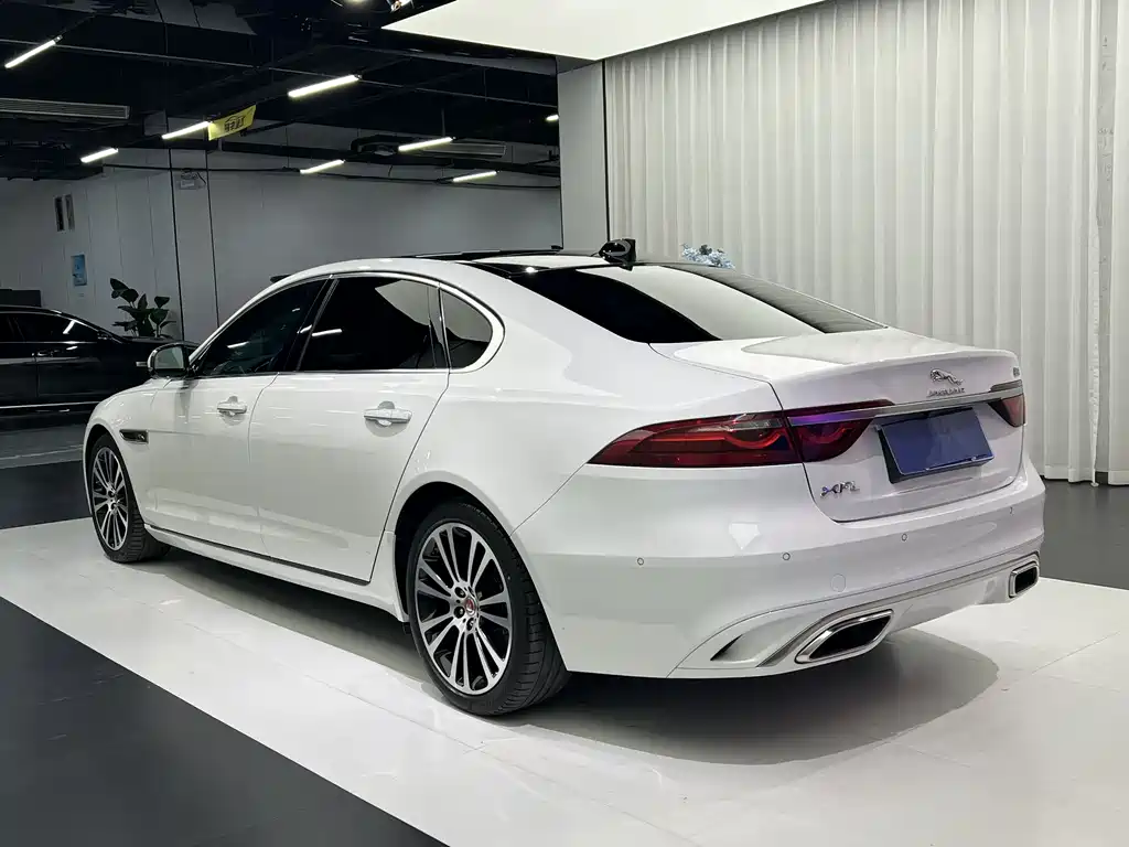 Jaguar XFL 2021 — фото 9