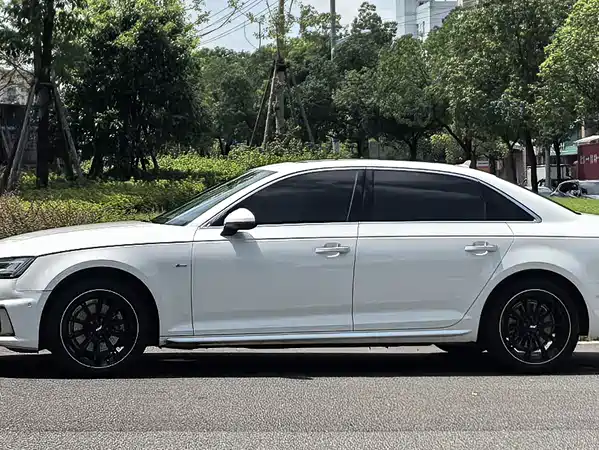 Audi A4L 2020