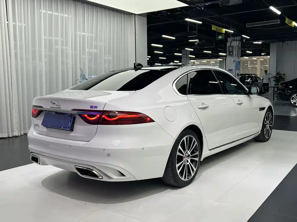 Jaguar XFL 2021 — фото 11