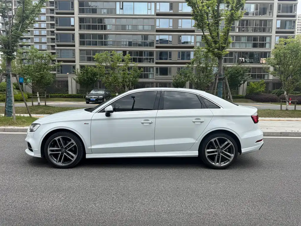 Audi A3 2019 — фото 4