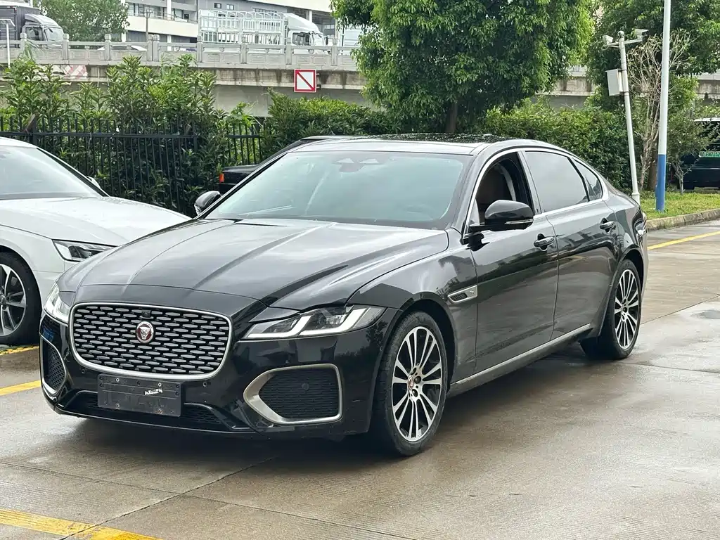 Jaguar XFL 2025 — фото 1