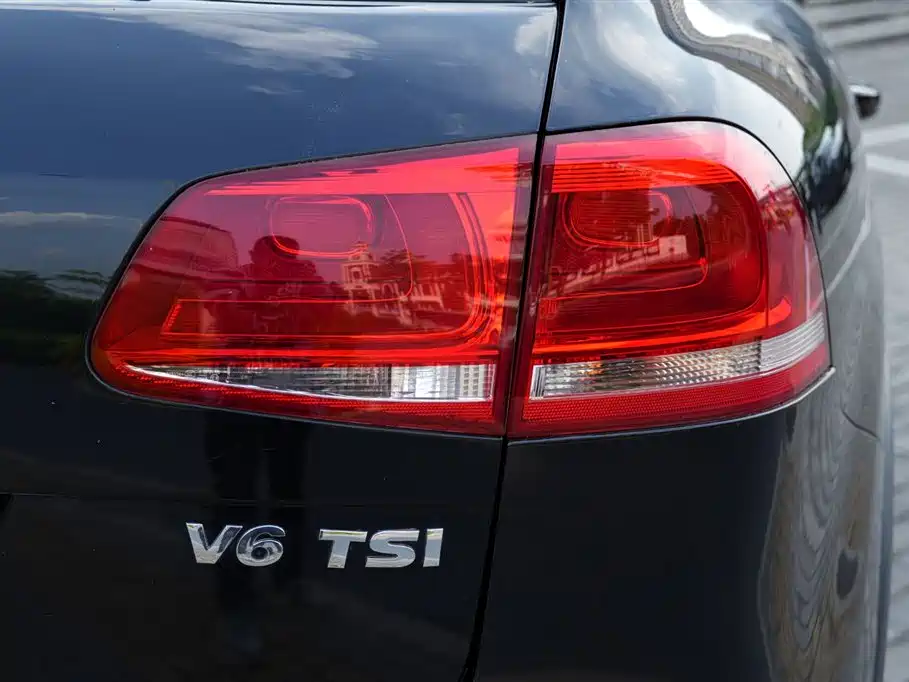 Volkswagen Touareg 2015 — фото 8