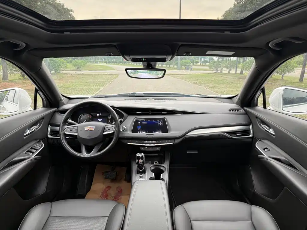 Cadillac XT4 2020 — фото 17