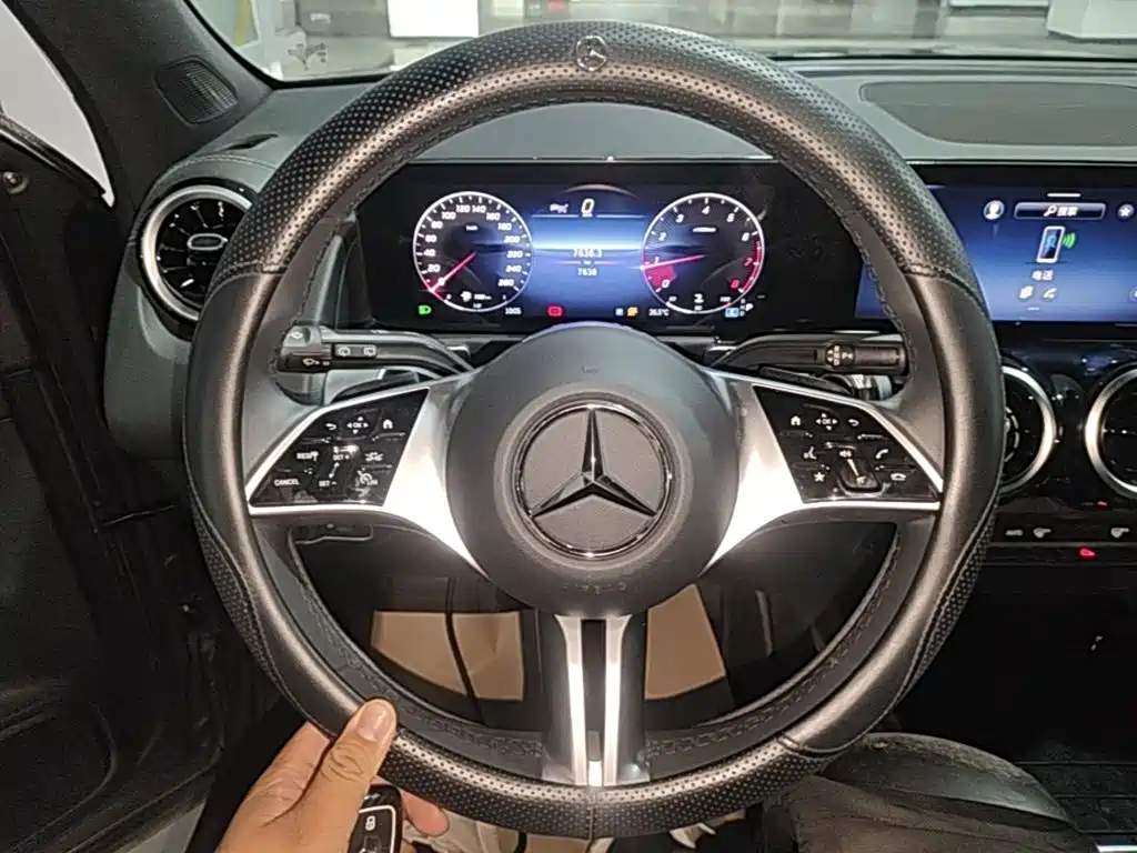 Mercedes-Benz GLB 2025 — фото 11