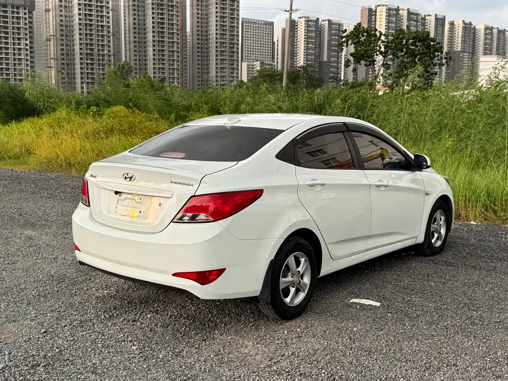 Hyundai Accent 2014 — фото 5