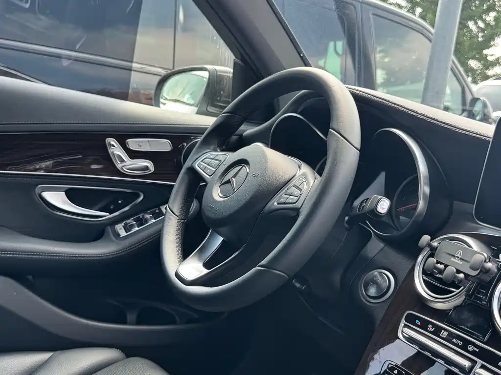 Mercedes-Benz GLC 2017 — фото 12