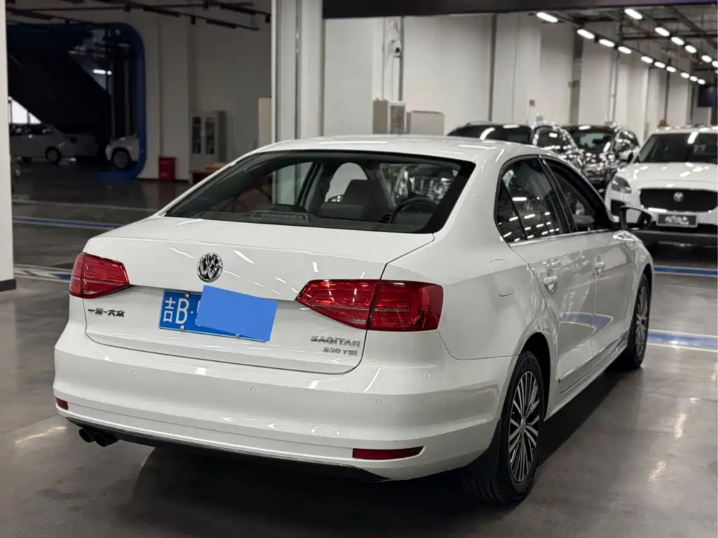Volkswagen Sagitar 2017 — фото 16