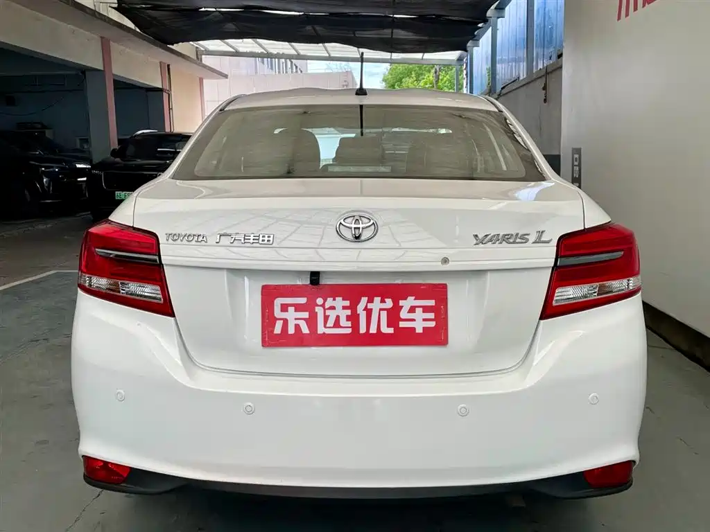 Toyota Yaris L 2021