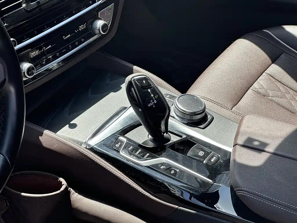 BMW 5 Series 2021 — фото 19