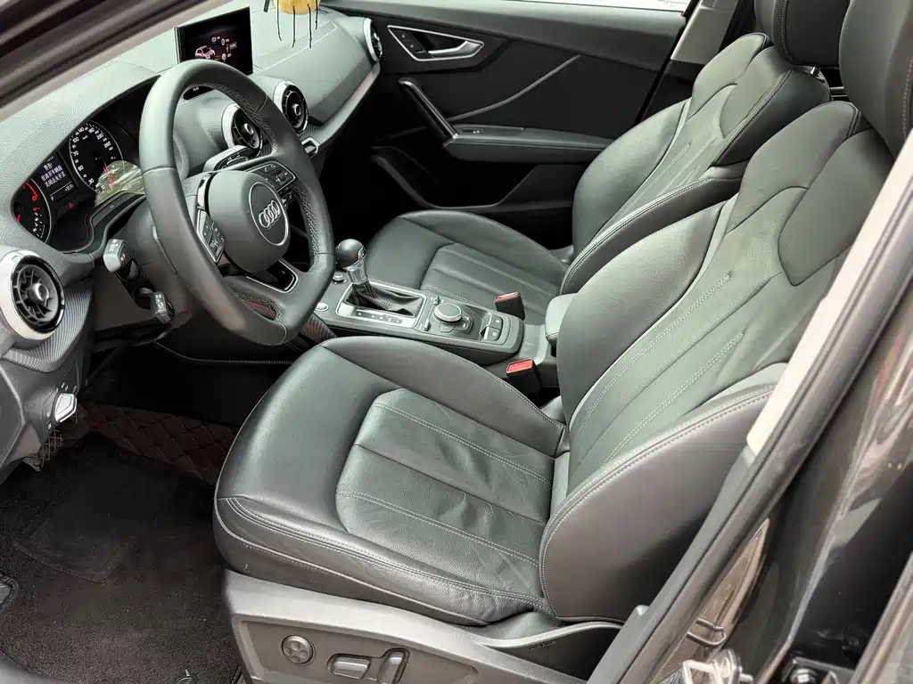 Audi Q2L 2023