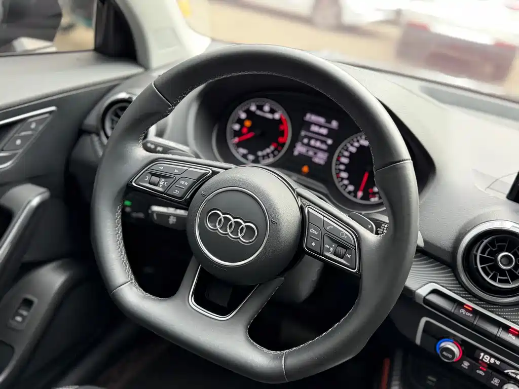 Audi Q2L 2023 — фото 11