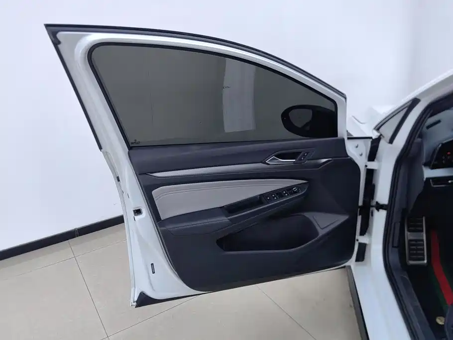 Volkswagen Golf 2025